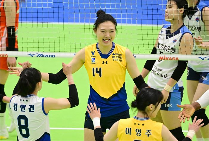 '양효진 15점 활약' 현대건설, 기업은행 꺾고 선두 흥국 추격