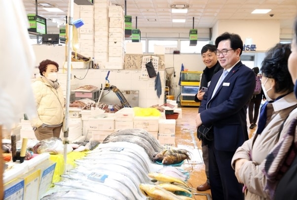 동작구 "노량진수산시장서 국산수산물 사면 최대 2만원 환급"