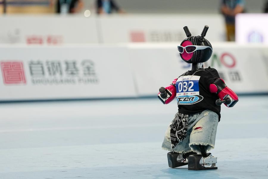 춤추고 달리고 날아 오르고...中 휴머노이드 로봇들의 뜨거운 한판 승부