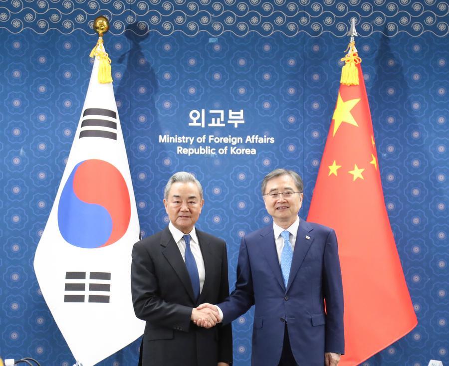 中 왕이, 조현 외교부 장관과 회담..."中∙韓 전략적 협력 동반자 관계 새로운 단계로 끌어올려야"