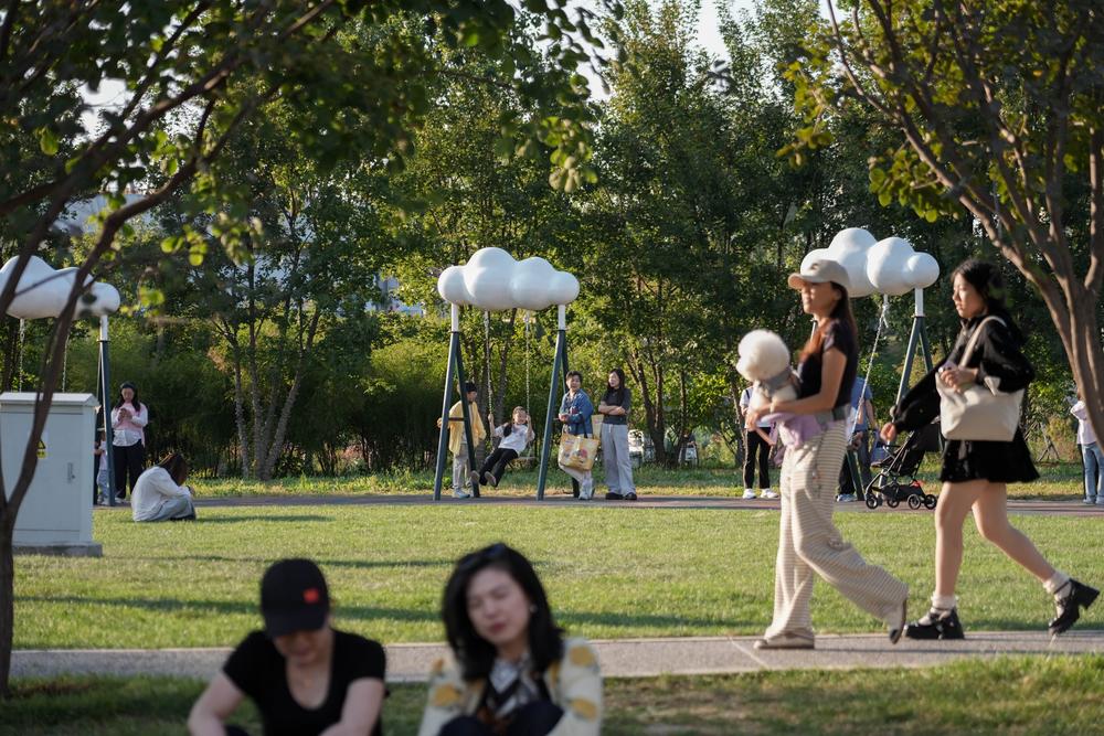 베이징 하이라인 파크에서 즐기는 여유로운 한때