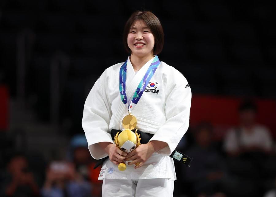 1일 유도 여자 57kg급 결승전이 일본 아이치현에서 열렸다. 이날 금메달을 획득한 한국의 허미미 선수가 시상대에 올랐다. (사진/신화통신)