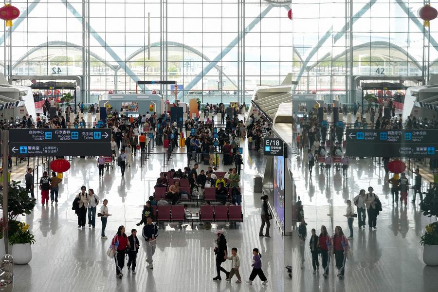 中 광저우 바이윈공항 출입국자 1천500만 명 돌파...역대 같은 기간 최다